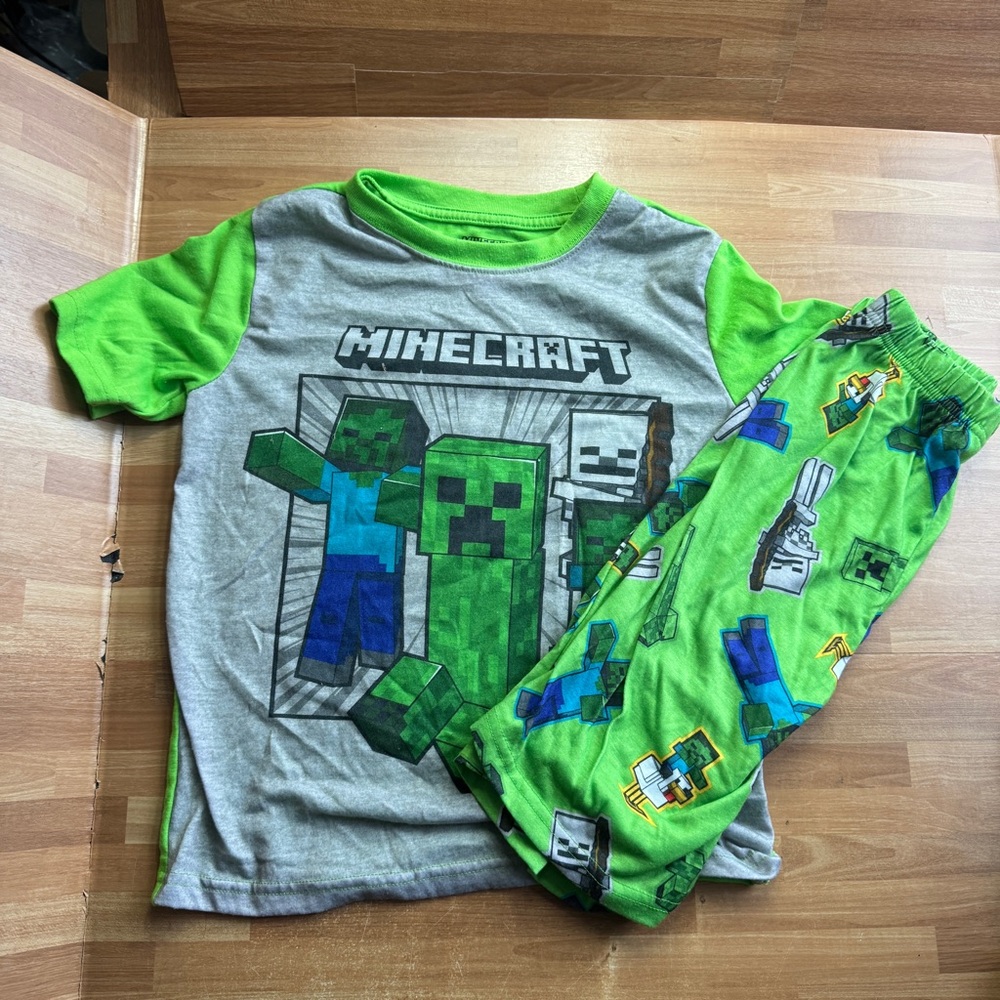 Minecraft pajamas size 8, shorts and short sleeve top